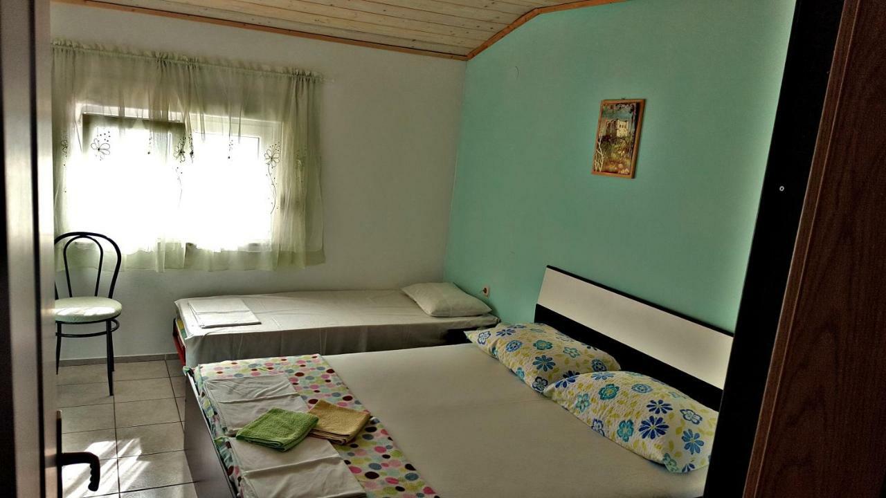 Apartments Anita Sibinj Krmpotski Εξωτερικό φωτογραφία
