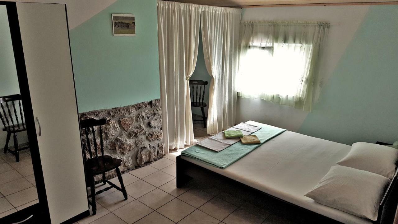 Apartments Anita Sibinj Krmpotski Εξωτερικό φωτογραφία