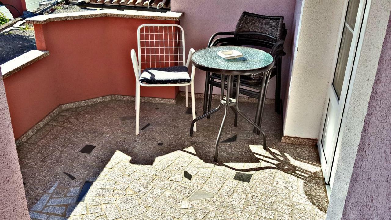 Apartments Anita Sibinj Krmpotski Εξωτερικό φωτογραφία