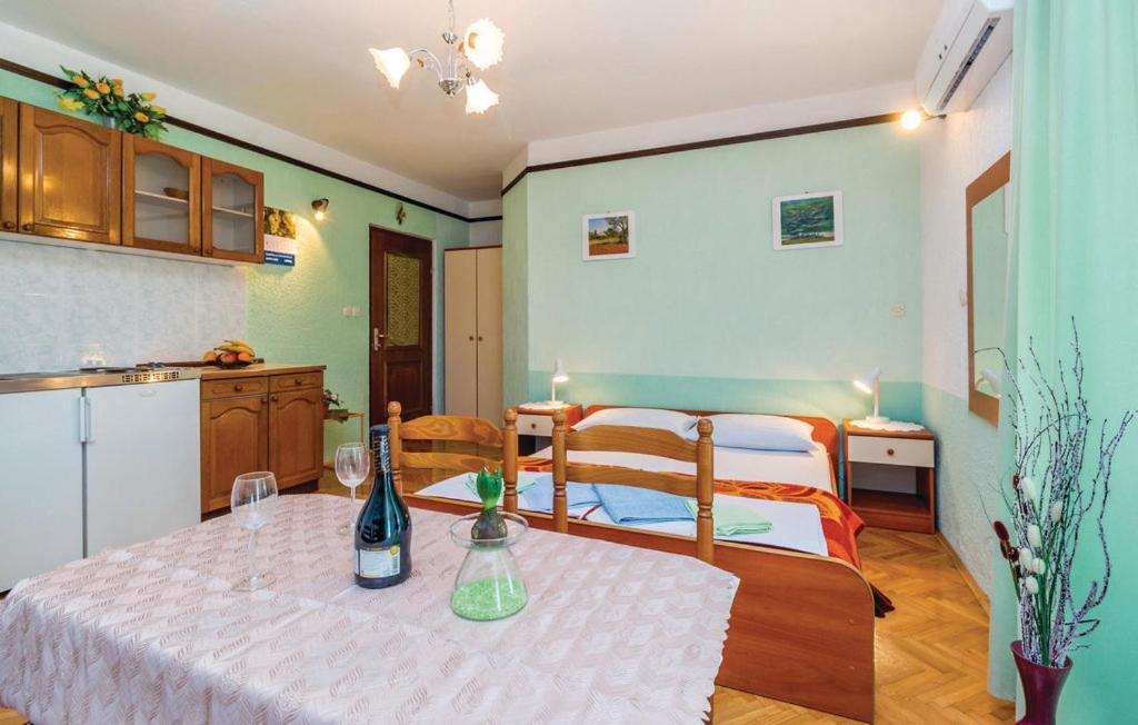 Apartments Anita Sibinj Krmpotski Εξωτερικό φωτογραφία