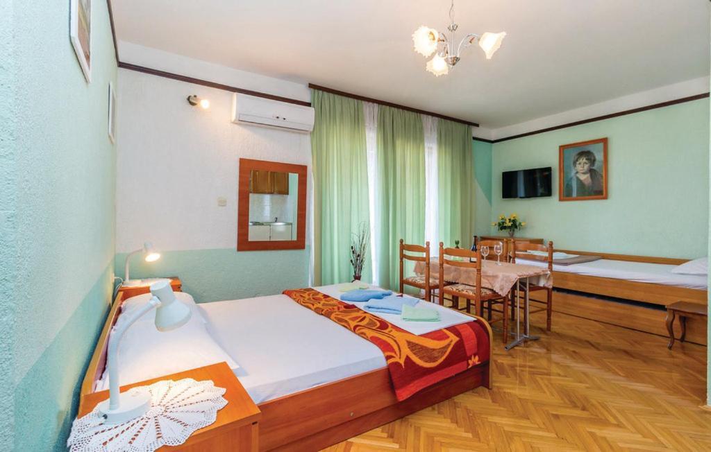 Apartments Anita Sibinj Krmpotski Εξωτερικό φωτογραφία