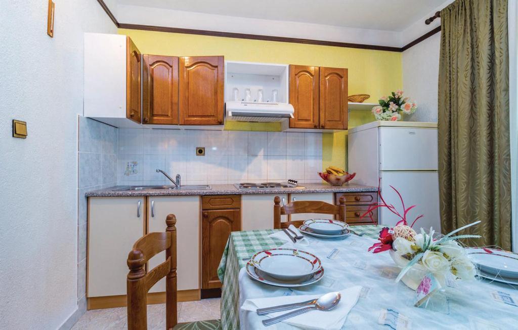 Apartments Anita Sibinj Krmpotski Εξωτερικό φωτογραφία