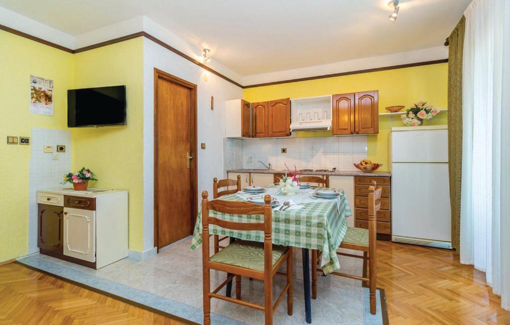 Apartments Anita Sibinj Krmpotski Εξωτερικό φωτογραφία